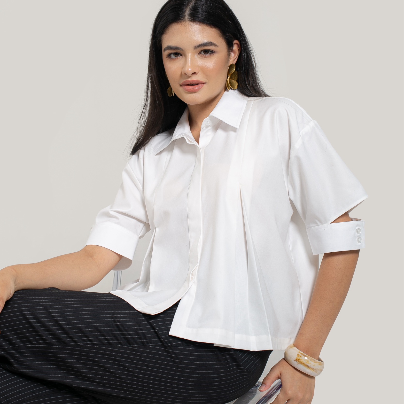 (S125-47) White Pleated Shirt With Cut-Out Sleeves